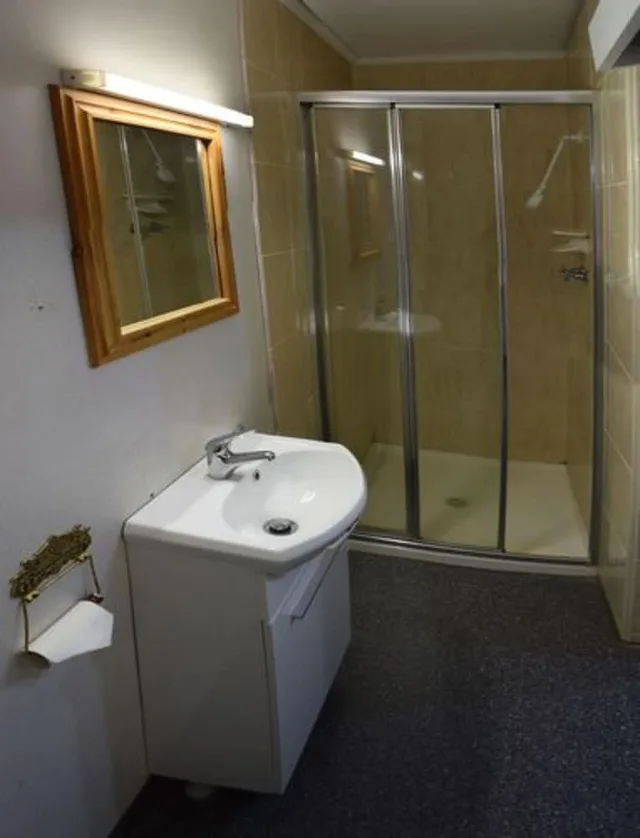 Renovated, Queen Bed، Palace Hotel Kalgoorlie 3/3