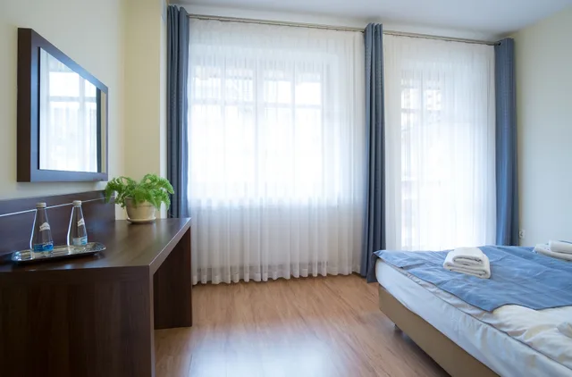 شقة بسرير كوين وسريرين منفصلين بغرفتي نوم مع أريكة، BELLAMONTE APARTHOTEL 5/10