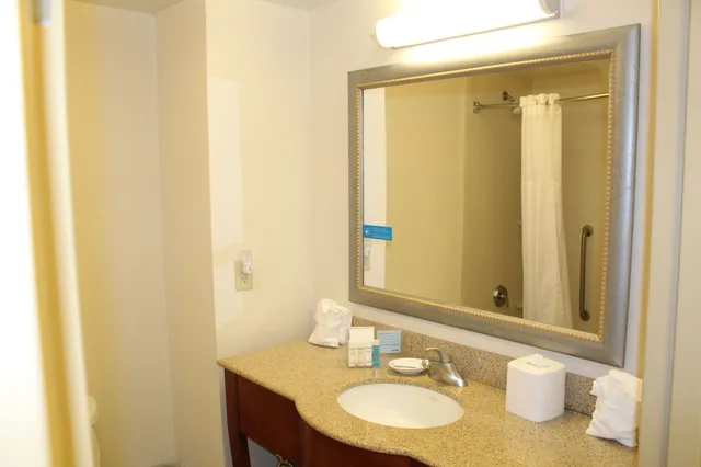 غرفة بسريرين كوين مع أريكة لذوي الإعاقة، Hampton Inn Gloucester 2/5