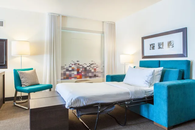 Aloft, Suite, King Bed, Sofa، Aloft Silicon Valley 2/3