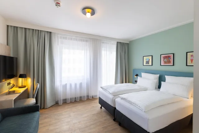 غرفة كومفورت بسرير كوين، Garner Hotel Frankfurt - Main Station 7/10