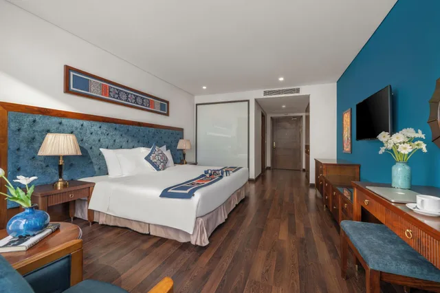 غرفة ديلوكس بسرير مزدوج بشرفة بإطلالة جزئية على البحر، Balcona Hotel Da Nang 2/6