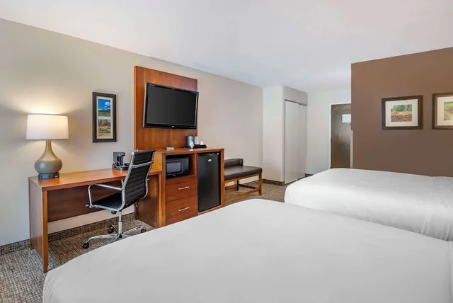 Room, 2 Queen Beds, Pet Friendly, Comfort Inn Petersburg Fort Lee Area 8/10