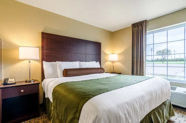 جناح بسرير كينج، Cobblestone Inn & Suites - Oberlin 2/4
