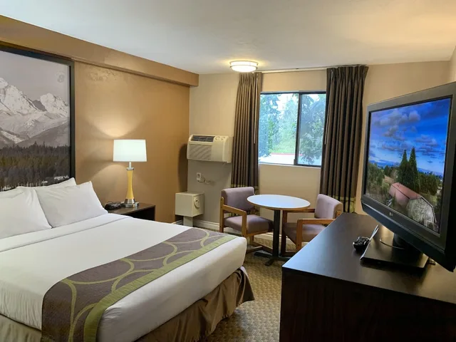 غرفة بسرير كوين لذوي الإعاقة، Super 8 By Wyndham Port Angeles At Olympic National Park 1/5