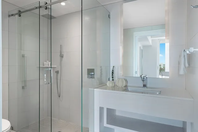 2 Bedrooms, Suite, 2 King Beds, Water View، Grand Beach Hotel Bay Harbor 3/3