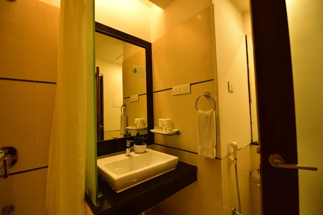 غرفة ديلوكس بسرير مزدوج، HOTEL SURYA ROYAL 2/2