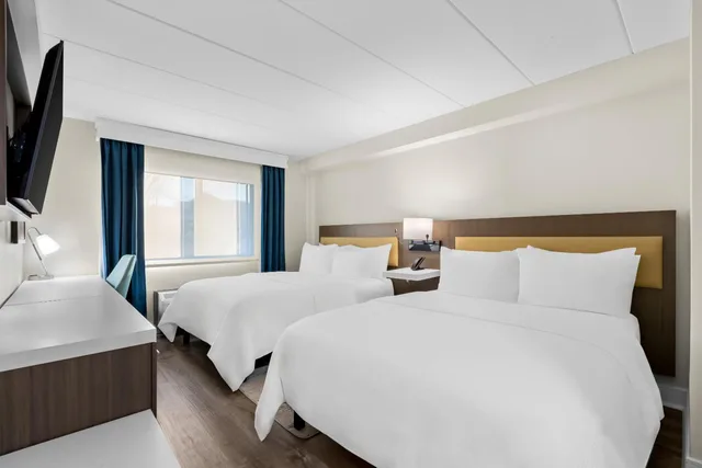 جناح بسرير كوين، Latitude Suites Tinton Falls Eatontown 1/4
