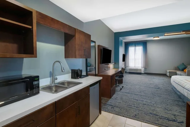 Efficiency, Studio, King Bed، La Quinta Inn & Suites by Wyndham Louisville East 5/5