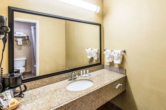 Efficiency, 2 Double Beds, Quality Inn Corsicana, TX 3/3