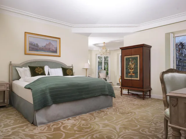 Junior Suite, Deluxe, King Bed, Grand Hotel Beau Rivage 5/10