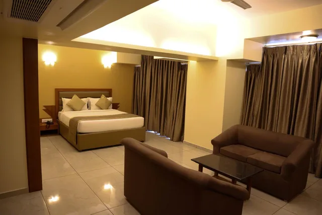 جناح، Oyo 8169 Hotel Salem Castle 2/2