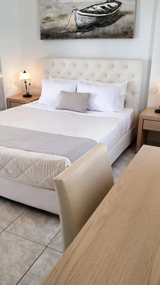 Premier, Queen Bed, Caldera View, Sofa، Hotel Mylos 1/6