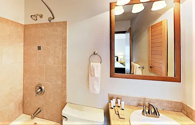 Condominium, 2 Bedrooms, King and Twin Beds, 2 Bathrooms, Sofa، Pines at Meadow Ridge 6/8
