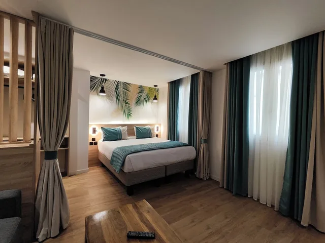 جناح، Atelier Montparnasse Hotel 3/10