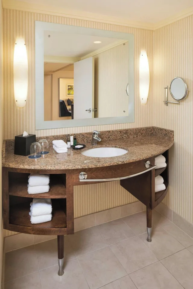 غرفة كلوب رباعية، SHERATON BLOOMINGTON HOTEL 5/5