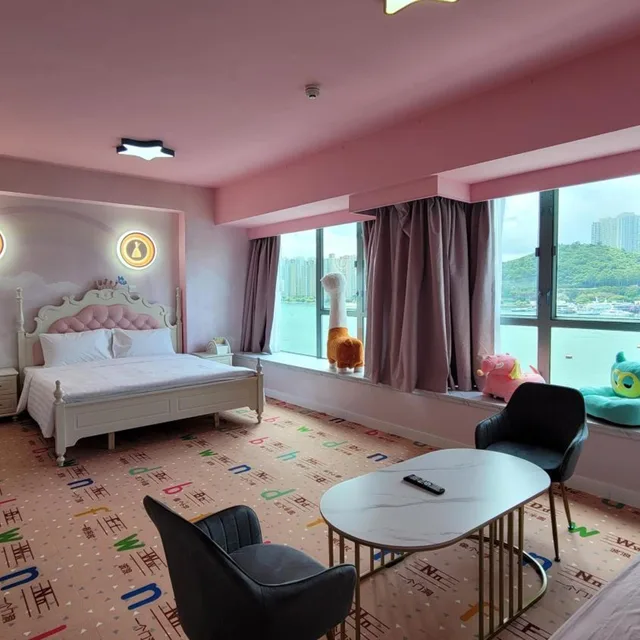 Theme Seaview Suite, Grand Bay View Hotel 3/8