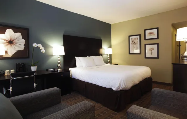 غرفة بسرير مزدوج لذوي الإعاقة، La Cuesta Inn, BW Signature Collection 2/3