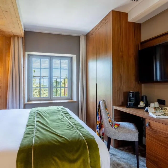 Castle, Privilege, King Bed، Domaine de Dolomieu BW Premier Collection 1/4
