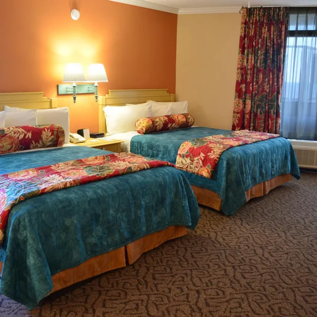 Room, 2 Queen Beds, Pool View, Sun Viking Lodge 2/8