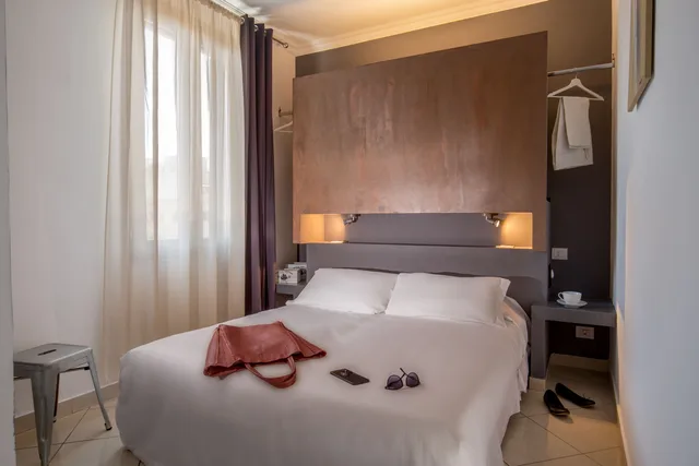 غرفة اقتصادية مفردة بسرير مزدوج، Crossroad Hotel 2/3
