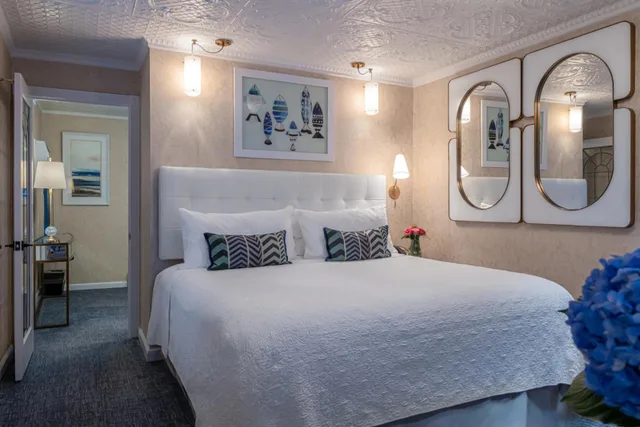 جناح ديلوكس، The Chateau Inn and Suites 1/3