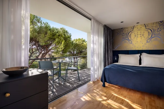 غرفة سوبيريور بسرير كوين بإطلالة على الحديقة بشرفة، Falkensteiner Hotel Adriana 2/8