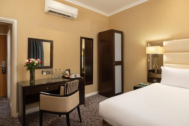 غرفة ديلوكس ثلاثية بسرير مزدوج مع أريكة، Park Grand London Hyde Park 2/3