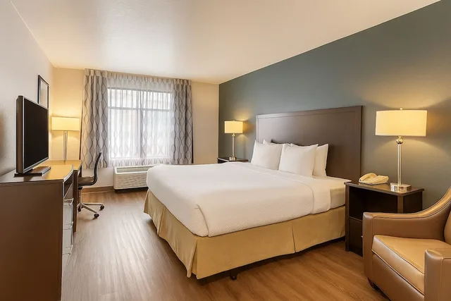 غرفة قياسية بسرير كينج، Clarion Inn Salt Lake City Airport 9/10