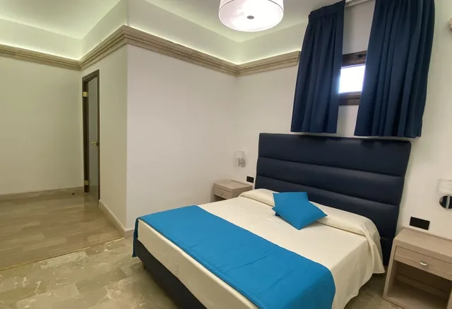 غرفة عائلية بسرير مزدوج وسرير فردي، BHB Hotel Manduria 1/2