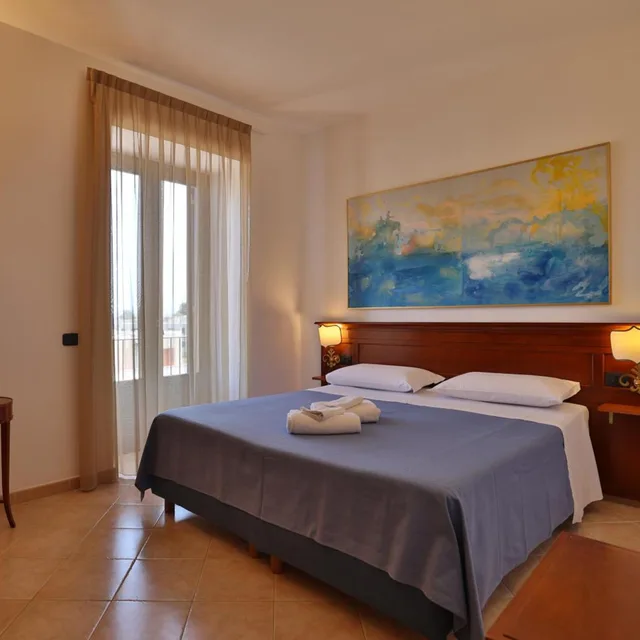 غرفة بسرير مزدوج بإطلالة على البحر، Hotel Villa de Pasquale 3/7