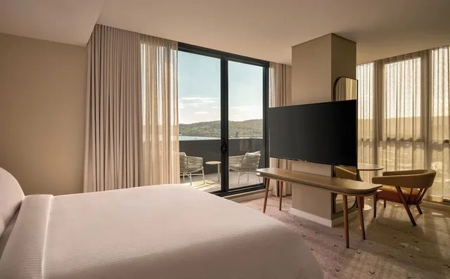 Premium, King Bed, Bay View, Balcony، voco Gosford by IHG 4/10