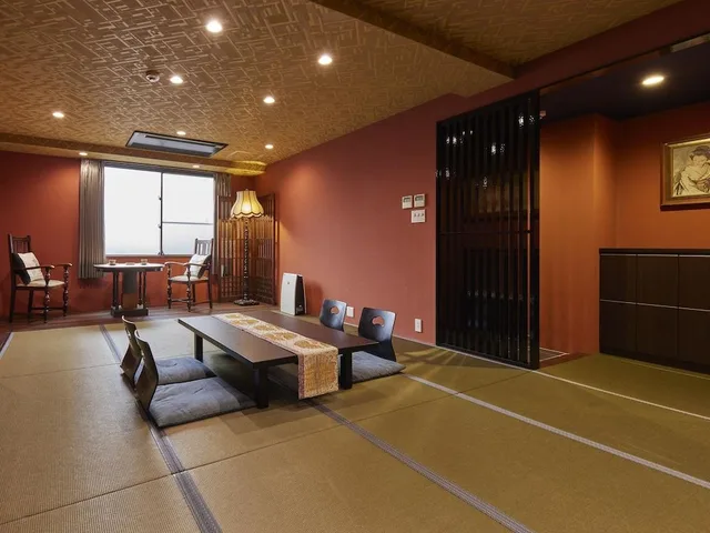 غرفة عائلية، Gion Shinmonso 1/1