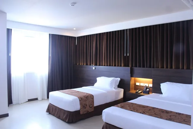 غرفة ديلوكس بسريرين منفصلين، Kew Hotel 3/4