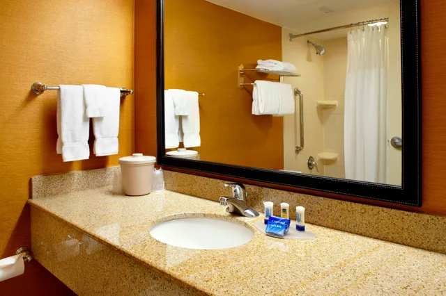 غرفة، Fairfield Inn Suites Parsippany 2/3