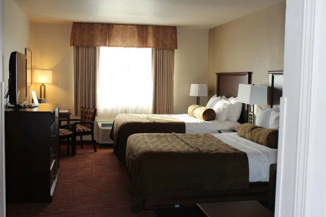 Standard, 2 Queen Beds, Partial Lake View، Best Western Plus Concord Inn 1/6
