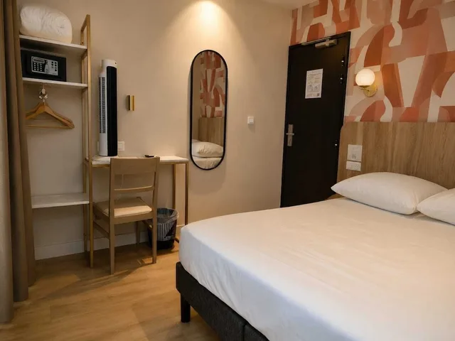 غرفة بأربعة أسرّة، Merryl Hotel 2/9