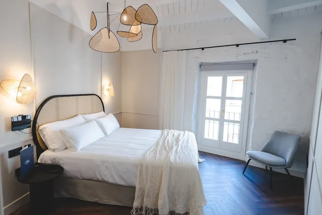 غرفة قياسية بسرير كينج، ORA Hotel Priorat, a Member of Design Hotels 1/3
