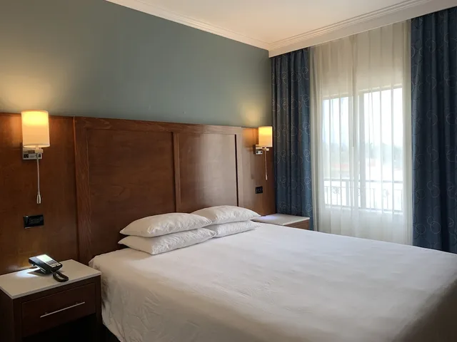 Suite, King Bed, Balcony, MainStay Suites Orange County John Wayne Airport 3/5