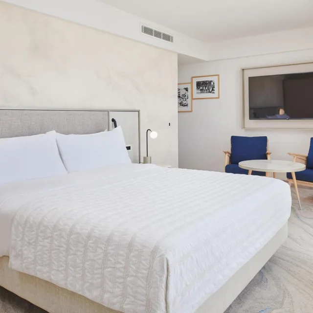 Elegant, King Bed, Sea View، Le Meridien Lav 3/4