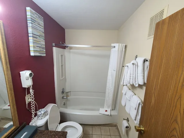Room, 2 Double Beds, Pet Friendly, Accessible, Baymont by Wyndham Perrysburg/Toledo 9/9
