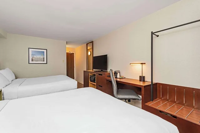 غرفة بسريرين كوين يُسمح فيها بالحيوانات الأليفة في الطابق الأرضي، Comfort Inn Cambridge - Highway 401 1/8