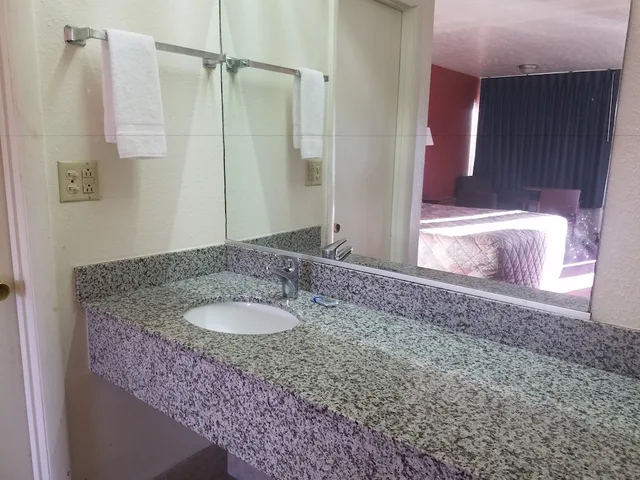 غرفة قياسية بسرير كينج بغرفة نوم واحدة، Masters Inn Columbia I-26 2/2