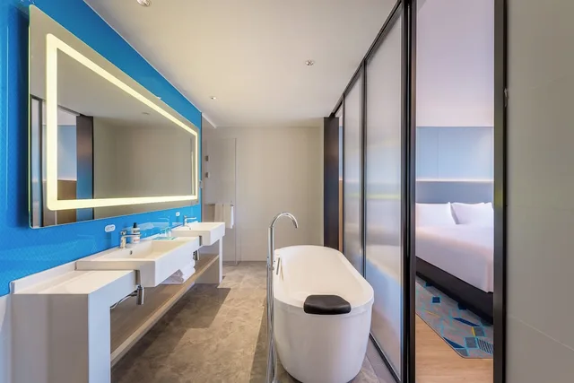 جناح بسرير كينج بإطلالة على البحيرة بغرفة نوم واحدة، Holiday Inn Express Zhoukou Dancheng 3/3