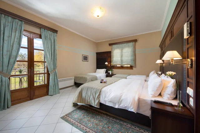 Family, Double and Twin Beds, Hotel Kastraki 2/4