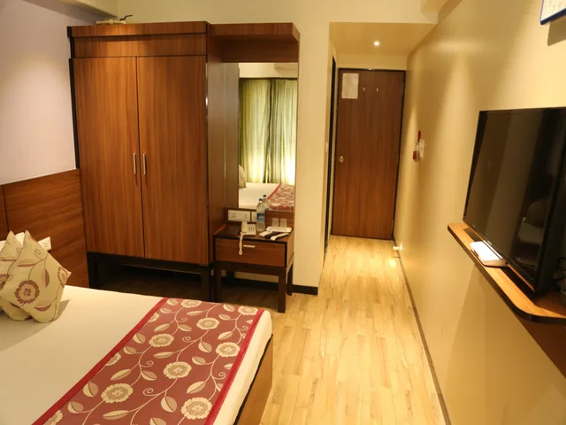 Super, Deluxe, Triple, Double Bed، Hotel Madni Royale 3/3