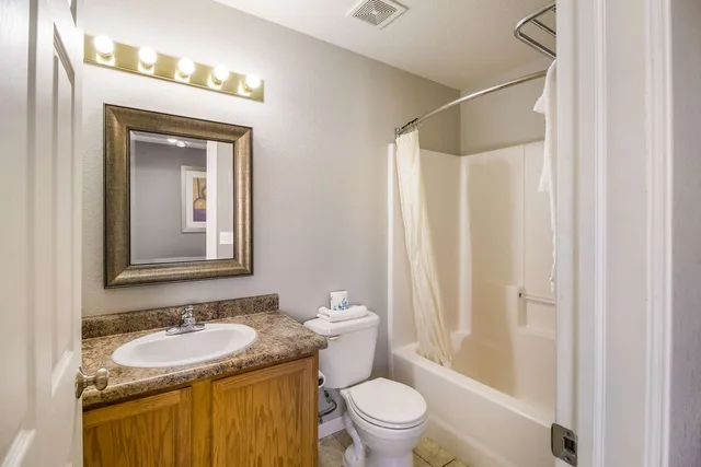 Efficiency, 2 Queen Beds, Smoking، Rodeway Inn Casper 3/6