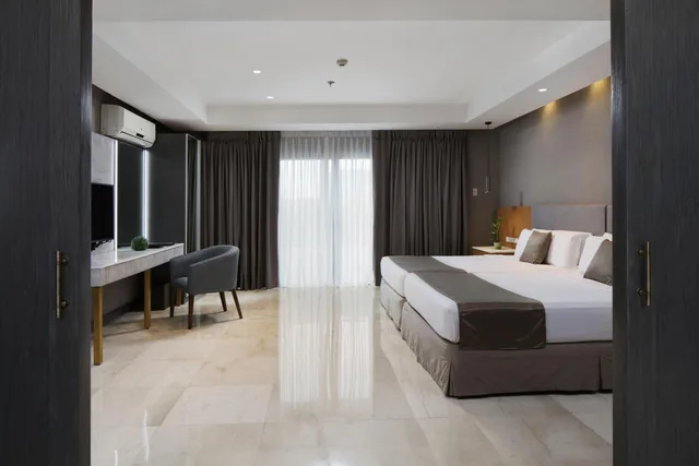 Penthouse Suite, Twin Beds, Balcony, City Garden Suites Manila 2/5