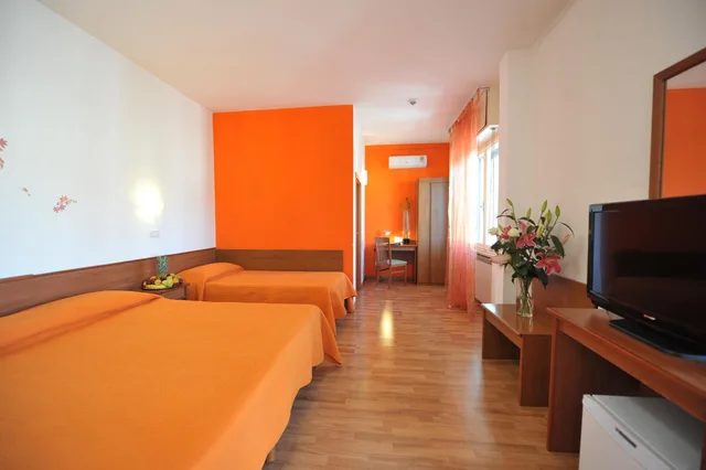 غرفة رباعية، Astor Hotel Perugia 8/9