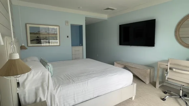 Coveside, King Bed، The Colony Hotel 2/6